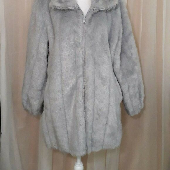 Roaman's Short Faux Fur Coat ~ L (18-20) ~ Stand Collar, Zip Front, 2 Pockets - Picture 2 of 7